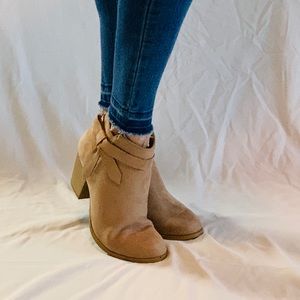 8.5 suede boots new in box ladies